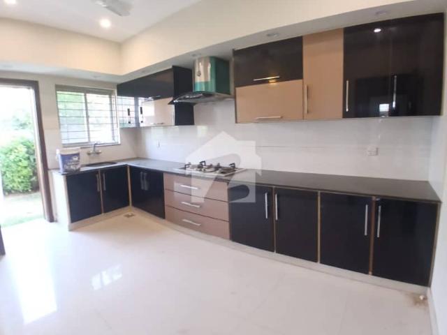 1 kanal upper portion near to market