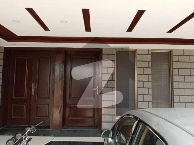 1 Kanal Upper Portion With Gass Available For Rent Near Park Musjid Or Commercial