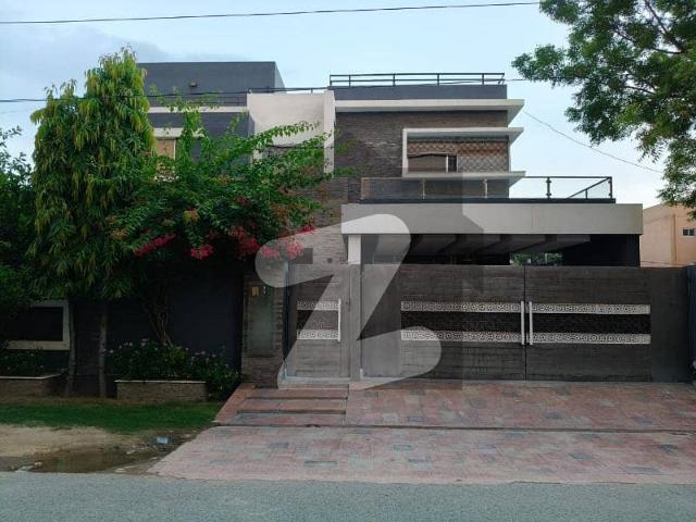1 kanal used house available for sale near market masjid park