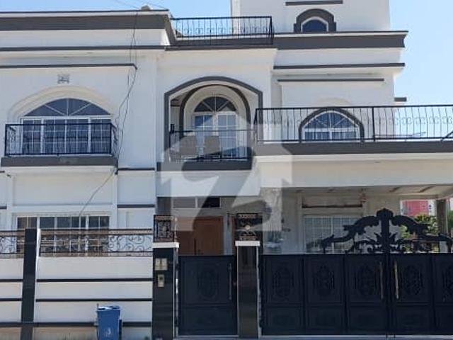 1 Kanal Victoria HOUSE Semi Furnished