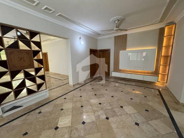 1 Kanal Well Maintained House For Sale In NPF 09 Block B Islamabad