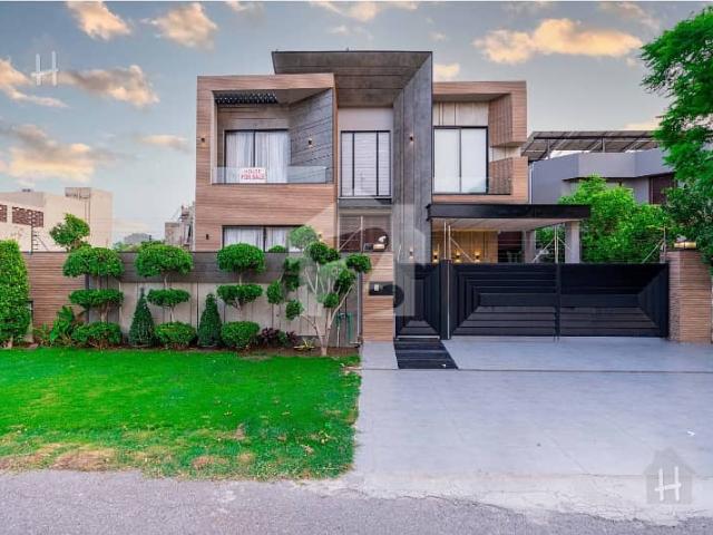 1 Kanal With Basement Furnished Beautiful Design Bungalow For Sale At Prime Location