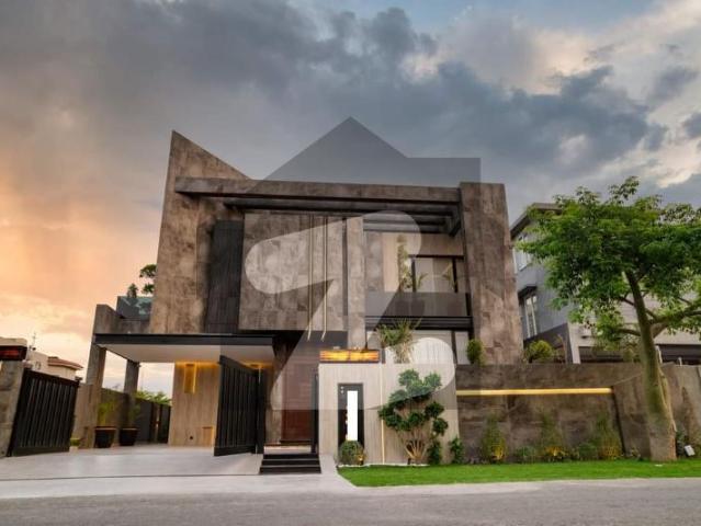 1 Kanal 100% Original Pick Luxury House For Rent Near Park Hot Location DHA Phase 7