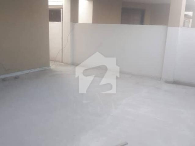 1 Kanal 5 Bed House, Tile Flooring Facing Park