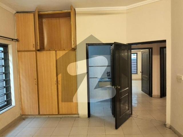 1 kanal 5 bedroom house available for rent askari 10 sector d