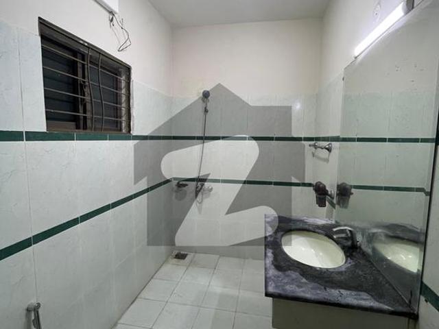 1 kanal 5 bedroom house is available for rent with basement askari 10 sector c