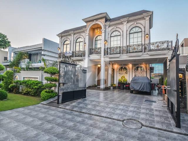 1 Kanal | 5 Bedrooms | Semi Furnished | Near Airport | Near Dolmen Mall | Affordable Price