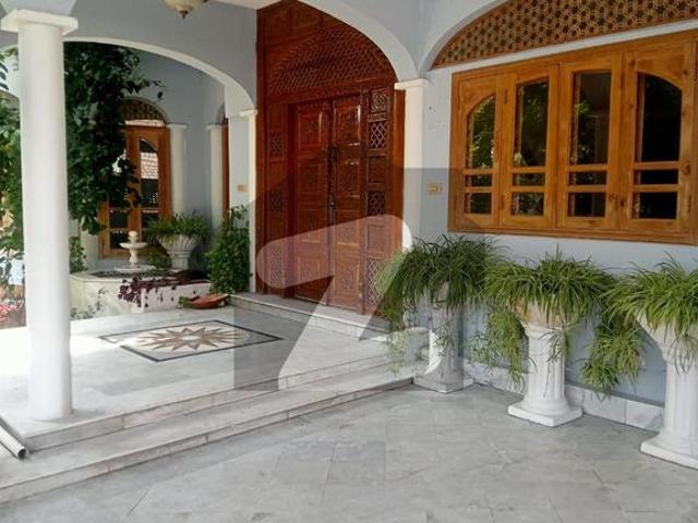 1 Kanal 600 Sq Yards House For Sale in F 7/4 Islamabad. F 7/4