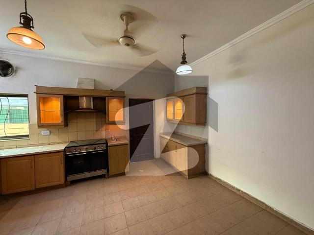 1 kanal 6 bedroom house available for rent 20kva solar installed askari 10