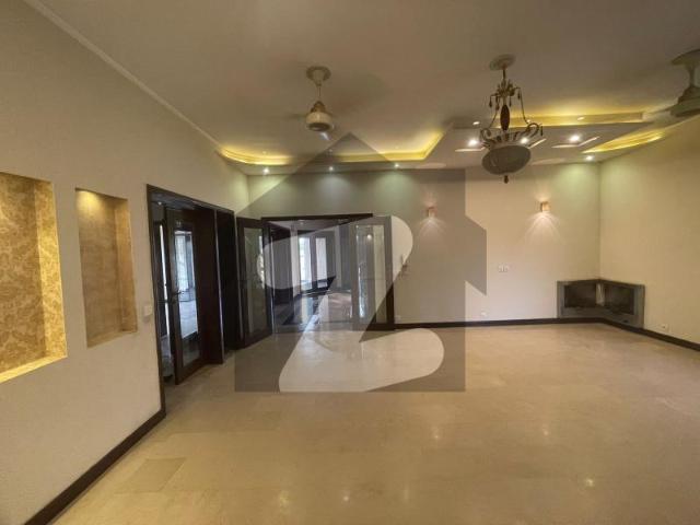 1 KanalUrgent Sale Old House Commercial Paid for Sale in Pia Main Boulevard on 150 Feet Road Hot Location Lahore
