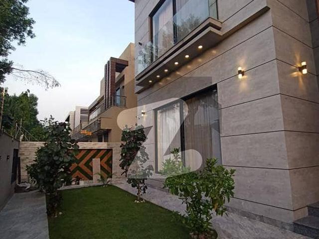 1 kanla beautiful house available for sale in a very hot location in dha 11 rahbar phase 2