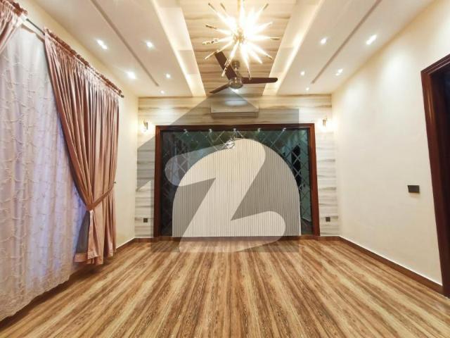 1 kanal beautiful house available for sale in a very hot location in punjab coop housing society
