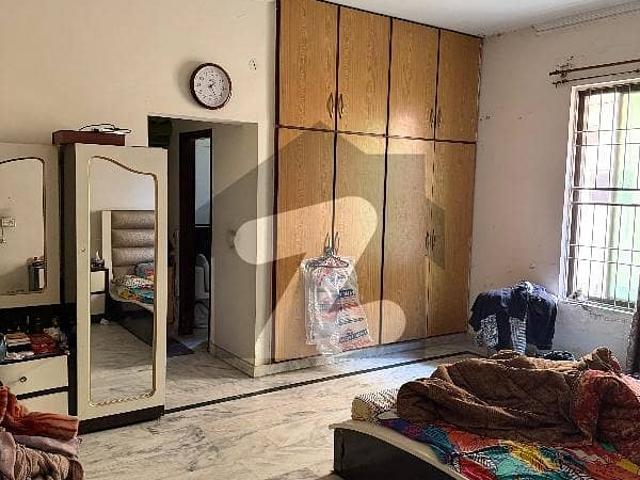 1 kinal Like A New Tile Floor Upper Portion For Rent