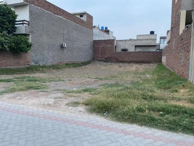 1 knal plot available for sale Very good looking Lahore Marghzar Officers Colony ID 06288