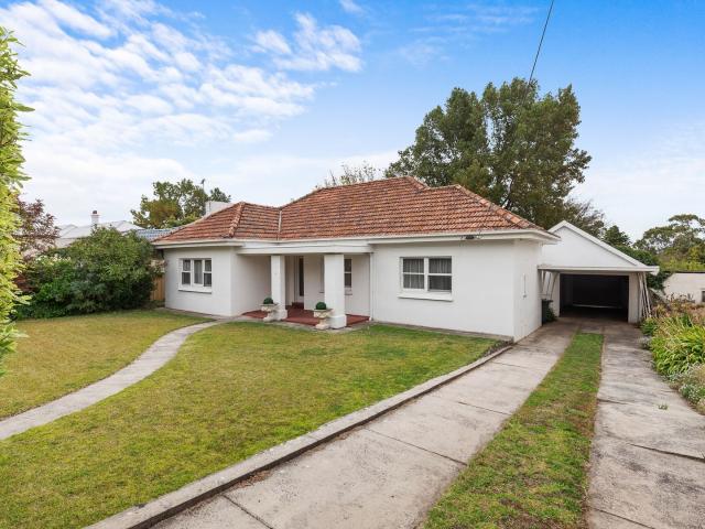 1 Lake Terrace East, Mount Gambier SA 5290 House For Rent | Domain