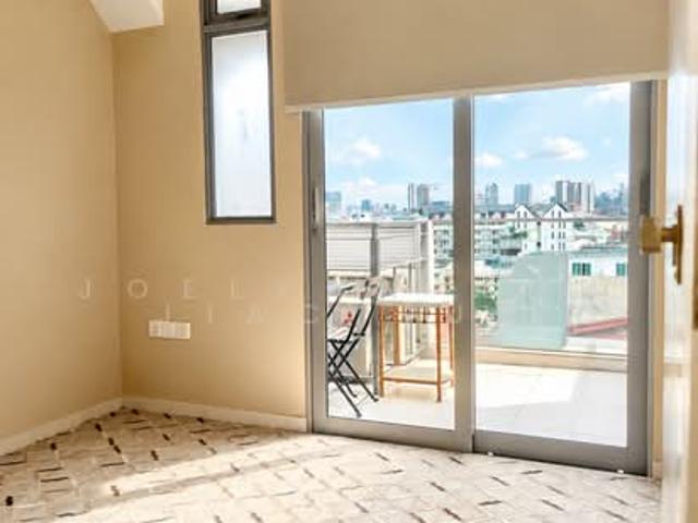 1 Loft Apartment Room Rental, $1,800, 1 Bed 1 Bath 100 sqft $18.00 psf