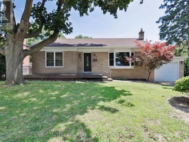 1 Penhale Drive, Toronto, ON, M9P 2X3 house for sale | Listing ID W13688 | Royal LePage
