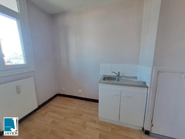 1 PIECE QUARTIER LAENNEC