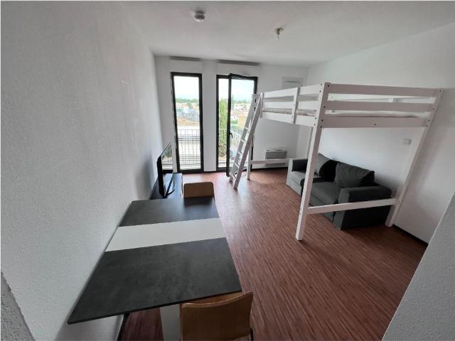 1 PIECE 20 M2 STUDIO MEUBLE CLIMATISE