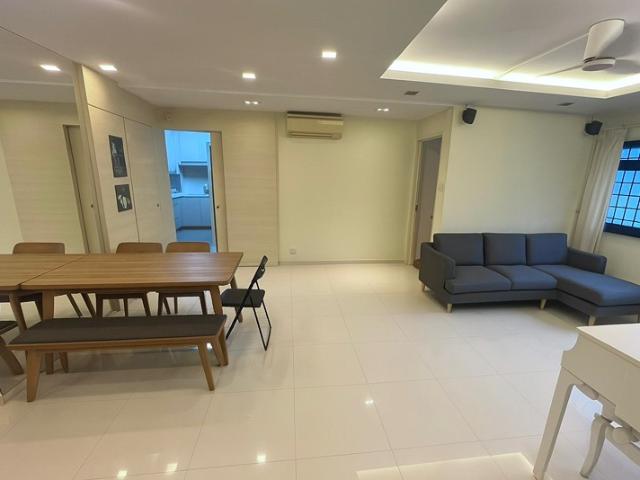 1 Pine Close HDB Apartment For Sale, $968,000, 3 Bed 2 Bath 1,022 sqft $947.00 psf