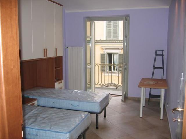 1 POSTO LETTO IN CAMERA DOPPIA IN PIENO CENTRO VIA EUSEBIO BAVA