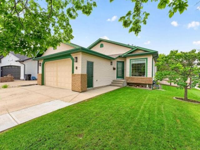 1 Primrose Boulevard, Sherwood Park, AB, T8H 2B8 house for sale | Listing ID E4495 | Royal LePage
