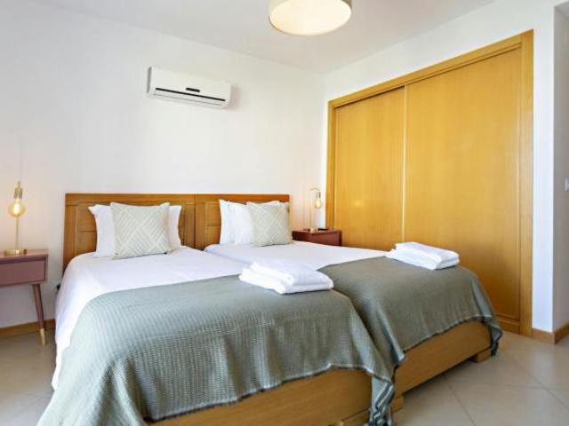 1 quarto, Tavira Tavira 8800 595 86084181