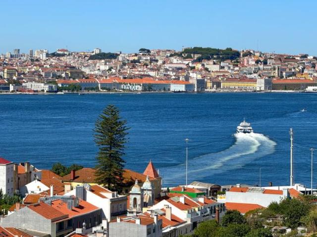 1 quarto, Almada Almada 103961021