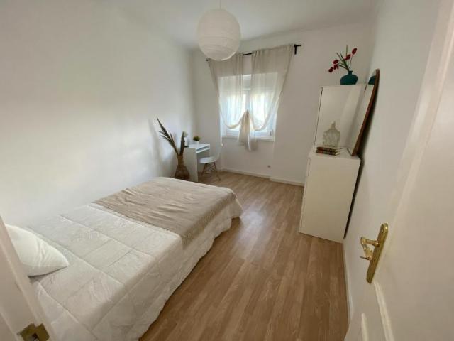 1 quarto, Almada Almada 2800 061 102114810