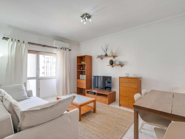 1 quarto, Almada Almada 2800 104 103302891
