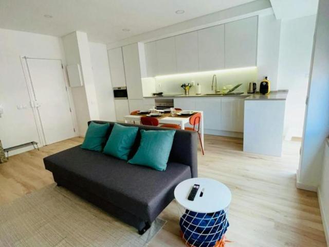 1 quarto, Almada Almada 2800 600 104958712