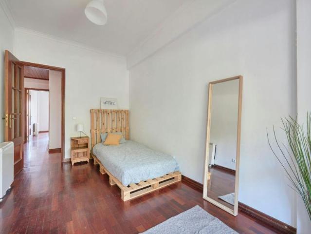 1 quarto, Almada Almada 2805 111 103372787