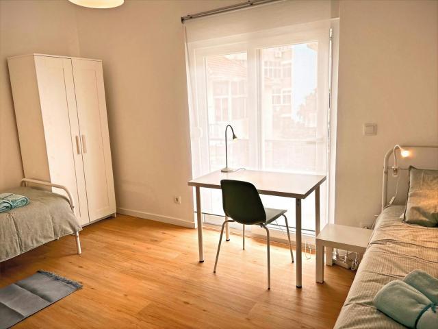 1 quarto, Almada Almada 2810 201 84530744