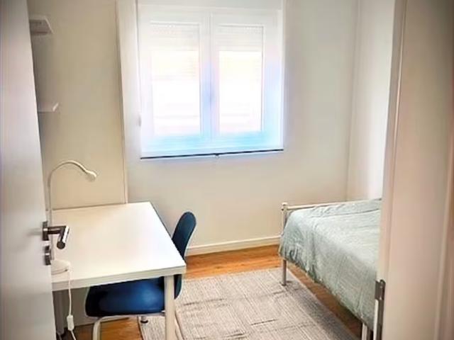 1 quarto, Almada Almada 2810 201 95920159