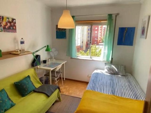 1 quarto, Almada Almada 2825 95567024