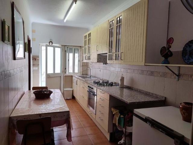 1 quarto, Almada Setúbal 103425360
