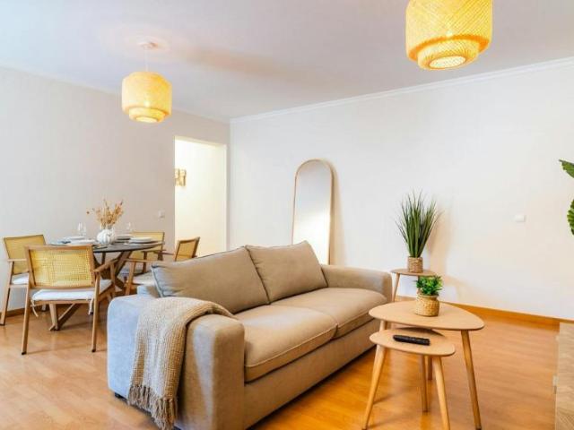 1 quarto, Caniço Caniço 9125 019 103357042