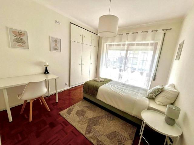 1 quarto, Custoias Custoias 4460 282 100715949