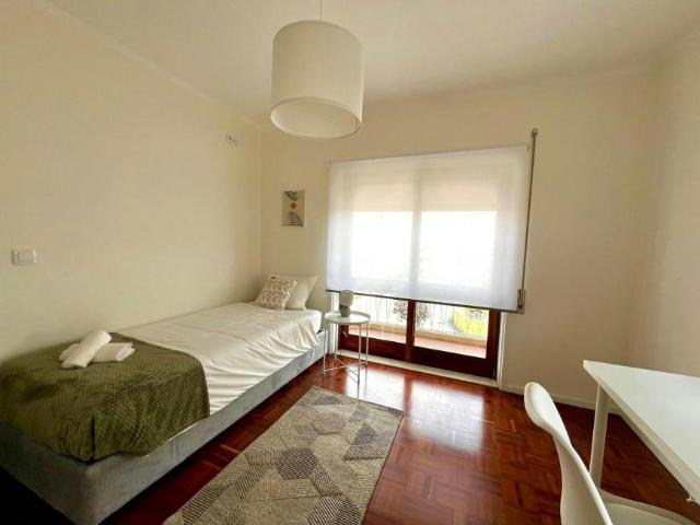 1 quarto, Custoias Custoias 4460 282 LS100715947