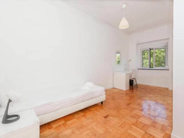1 quarto, Lisbon Lisbon 1600 139 103800543