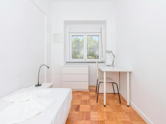 1 quarto, Lisbon Lisbon 1600 139 103800541