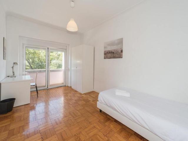 1 quarto, Lisbon Lisbon 1600 139 103800539