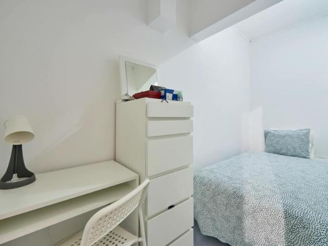 1 quarto, Lisbon Lisbon 1700 100 102854850