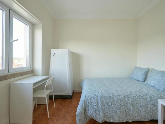 1 quarto, Lisbon Lisbon 1700 100 102854976