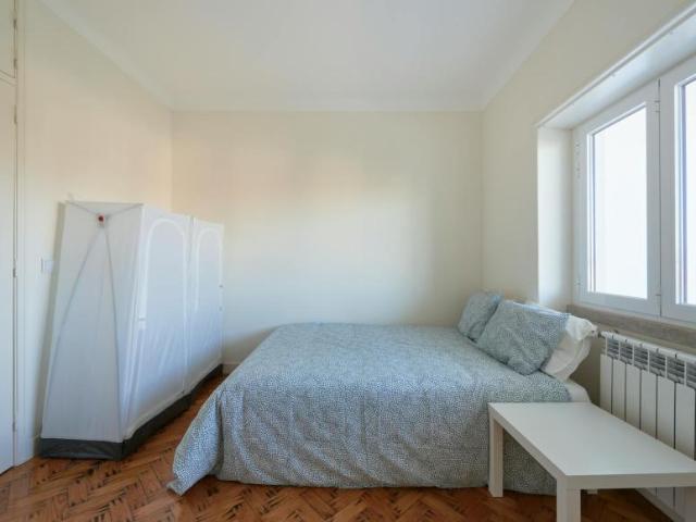 1 quarto, Lisbon Lisbon 1700 100 102854978