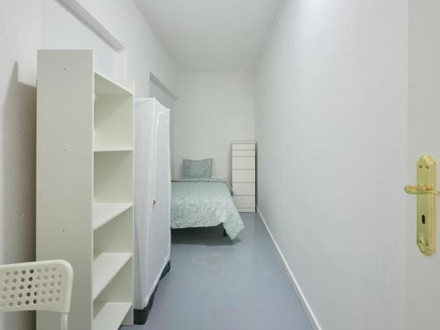 1 quarto, Lisbon Lisbon 1700 100 103092963