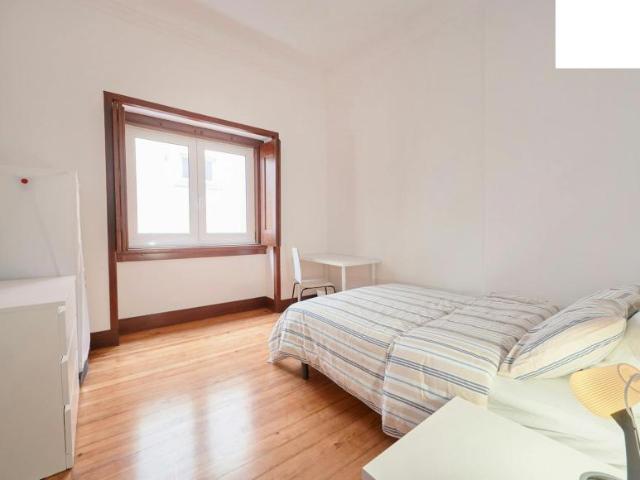 1 quarto, Lisbon Lisbon 1000 245 100729970