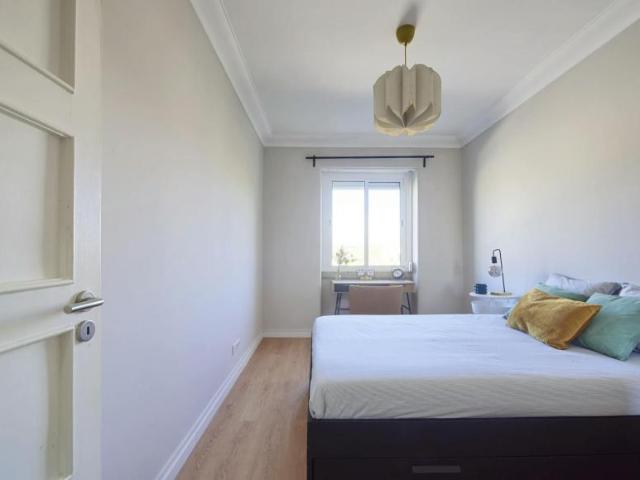 1 quarto, Lisbon Lisbon 1000 277 102469635