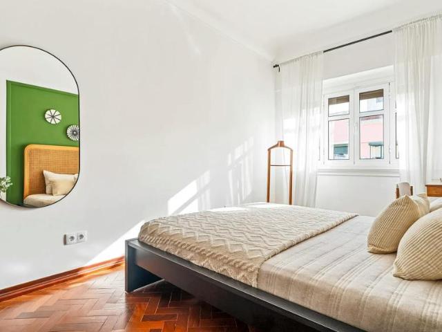 1 quarto, Lisbon Lisbon 1070 242 102469424