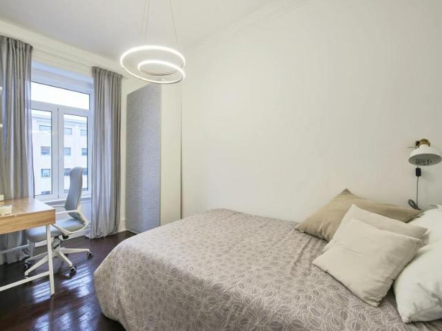 1 quarto, Lisbon Lisbon 1150 184 102469428